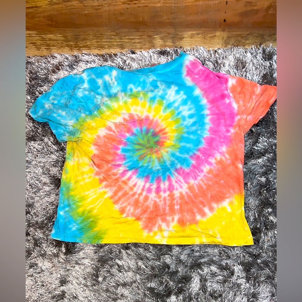 T-shirt tie-dye